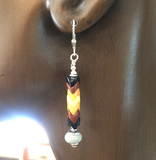 Snake Bead Glass Earrings 6mTBlack and Brown G