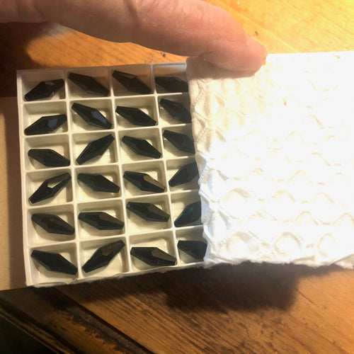 1 Gross Swarovski Jet No 5205 Original Box.